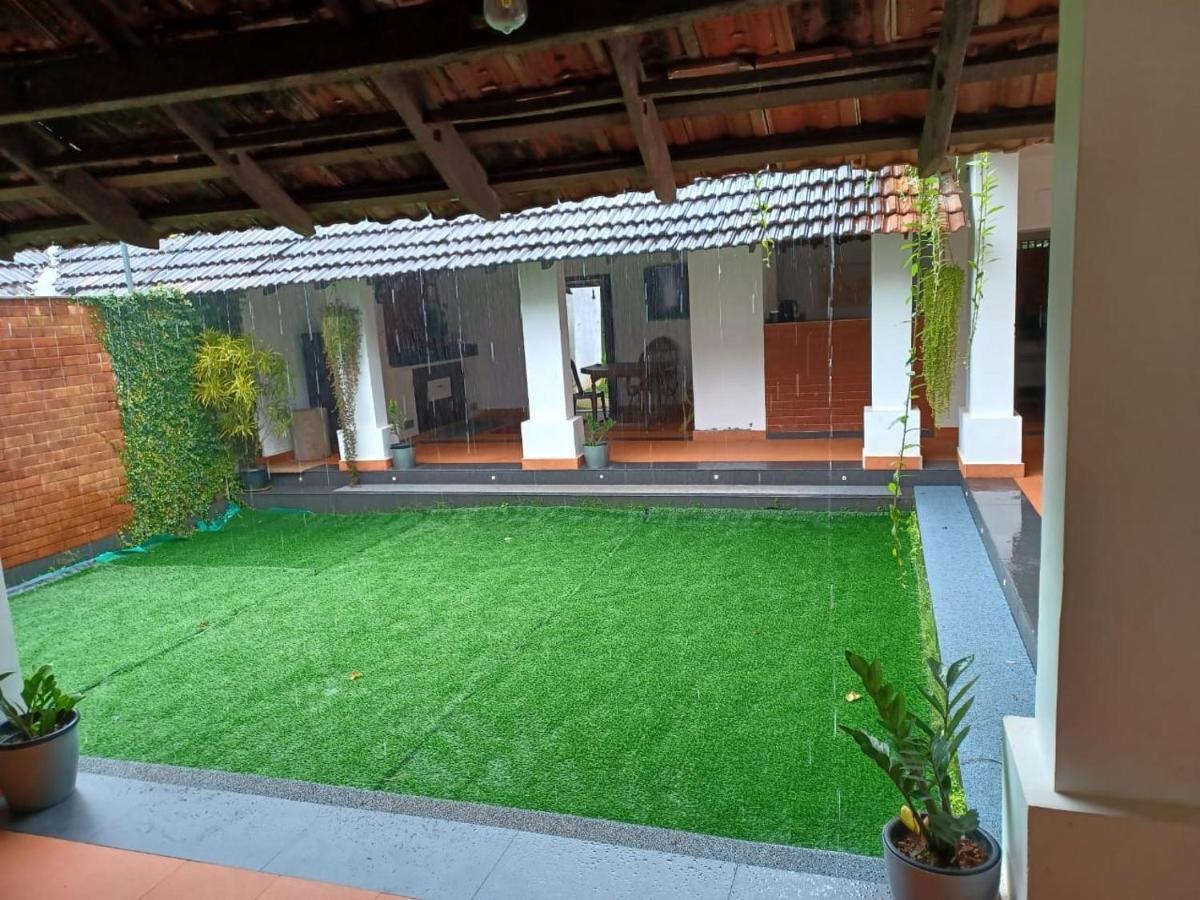 Kayyalas Courtyard Thrissur Bagian luar foto