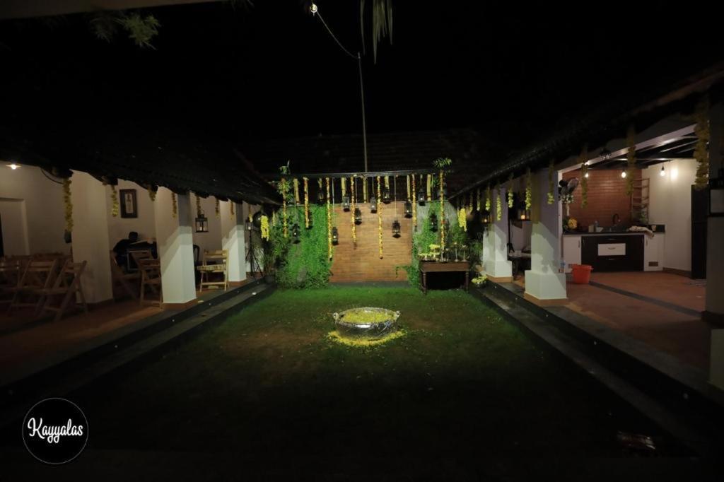 Kayyalas Courtyard Thrissur Bagian luar foto