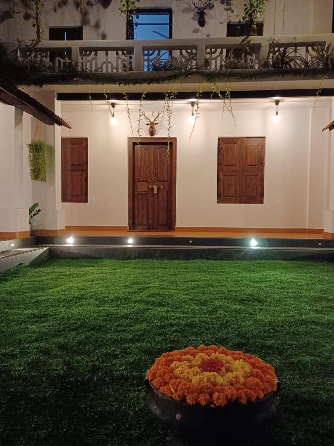 Kayyalas Courtyard Thrissur Bagian luar foto